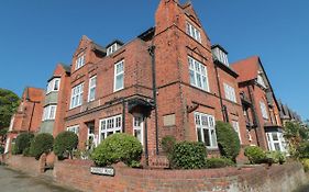 Lonsdale Villa